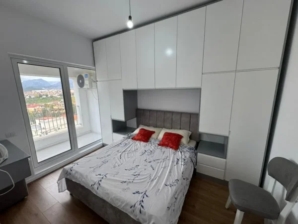 Tirane, jepet me qera apartament 1+1 Kati 6, 