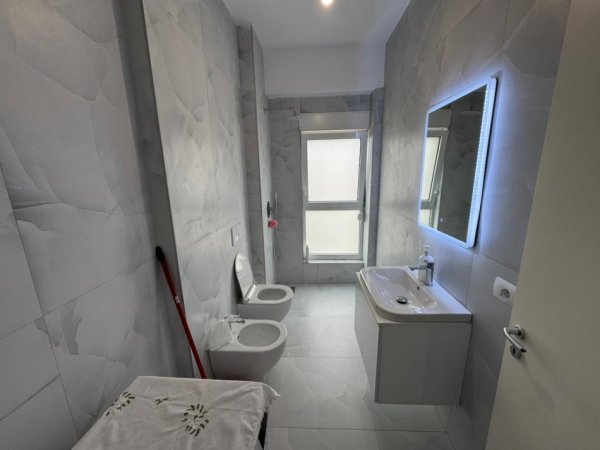 Tirane, jepet me qera apartament 1+1 Kati 6, 