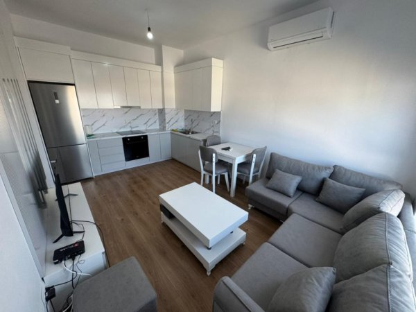 Tirane, jepet me qera apartament 1+1 Kati 6, 