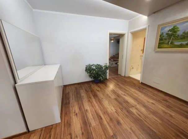 jepet me qera apartament 2+1 Kati 2, 100 m² 1.175 € (Rruga e Kosovareve)