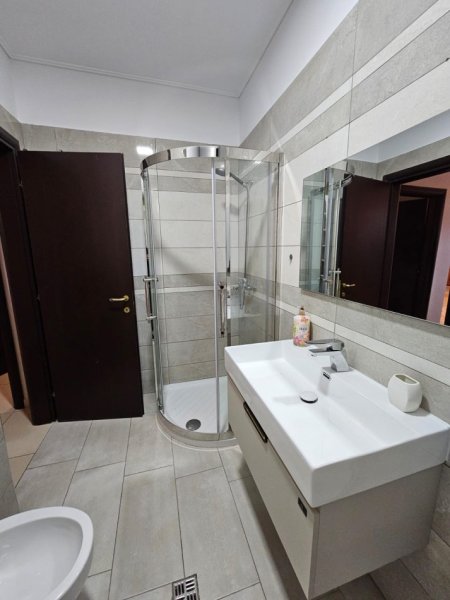 Tirane, jepet me qera apartament 1+1 , 73 m² 750 € (Delijorgji)