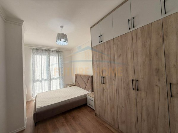 Tirane, jepet me qera apartament 1+1+Ballkon Kati 4, 65 m² 450 € (ish Dogana)