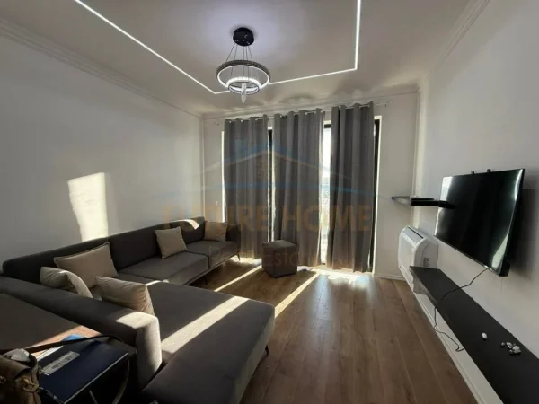 Tirane, jepet me qera apartament 1+1+Ballkon Kati 4, 65 m² 450 € (ish Dogana)