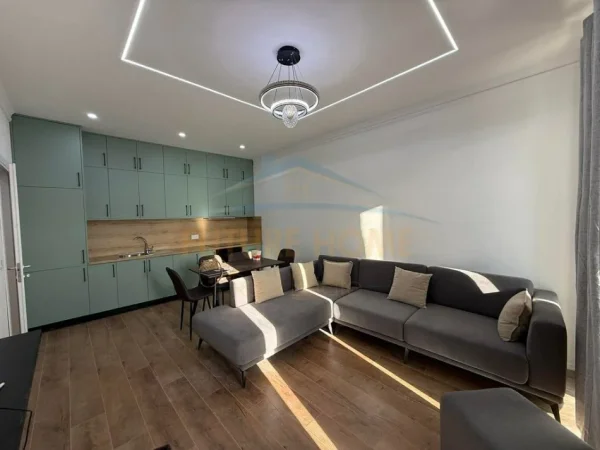 Tirane, jepet me qera apartament 1+1+Ballkon Kati 4, 65 m² 450 € (ish Dogana)