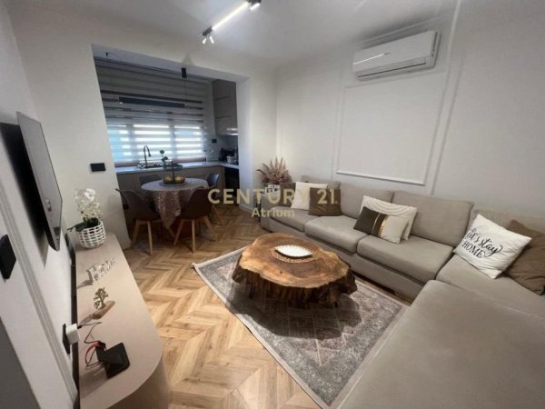 Tirane, shitet apartament 2+1 Kati 2, 78 m² 128.000 € (Rruga Napolon Roshi)