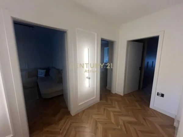 Tirane, shitet apartament 2+1 Kati 2, 78 m² 128.000 € (Rruga Napolon Roshi)
