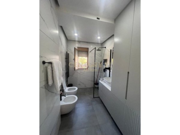 Tirane, shitet apartament 2+1 Kati 2, 78 m² 128.000 € (Rruga Napolon Roshi)