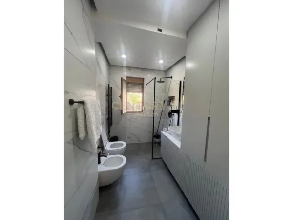 Tirane, shitet apartament 2+1 Kati 2, 78 m² 128.000 € (Rruga Napolon Roshi)