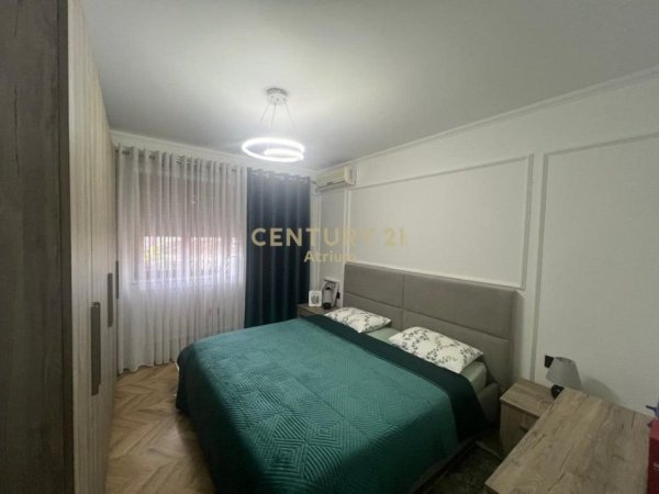 Tirane, shitet apartament 2+1 Kati 2, 78 m² 128.000 € (Rruga Napolon Roshi)