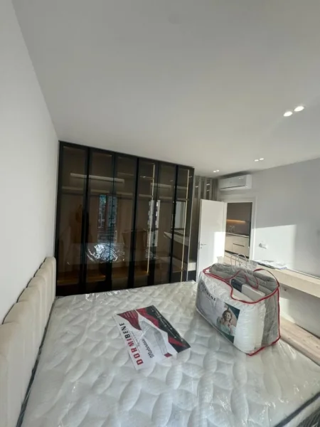 Tirane, jepet me qera apartament 2+1+Ballkon Kati 5, 90 m² 1.000 € (Zogu i Zi)