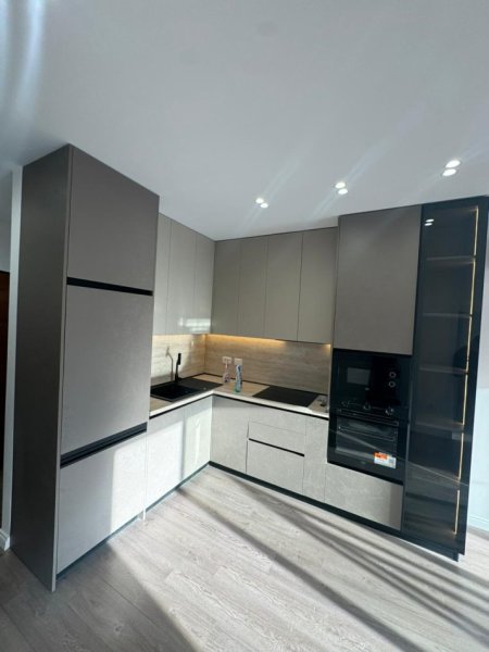 Tirane, jepet me qera apartament 2+1+Ballkon Kati 5, 90 m² 1.000 € (Zogu i Zi)