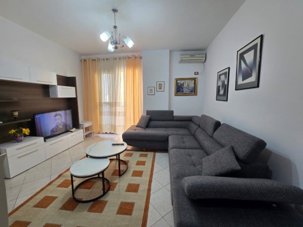 Tirane, jepet me qera apartament 2+1 Kati 5, 100 m² 500 € (Astir)