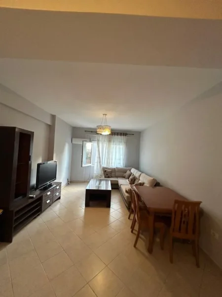 Tirane, jap me qera apartament 2+1+Ballkon Kati 4, 100 m² 700 € (Komuna e Parisit Rruga Anton Lufi)