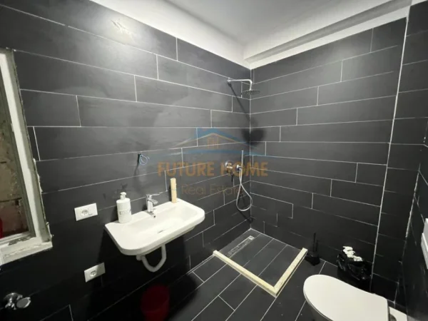 Tirane, shitet apartament 3+1+Ballkon Kati 5, 158 m² 365.000 € (Selite)