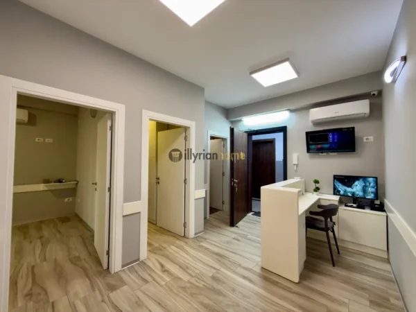 Tirane, jepet me qera ambjent biznesi Kati 1, 106 m² 900 € (Brryli)