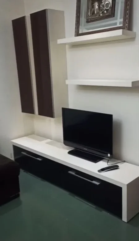 Tirane, jepet me qera apartament 2+1 Kati 5, 75 m² 600 € (Rruga e Kavajes . prane zgares korcare , RRuga Ndre Mjeda)