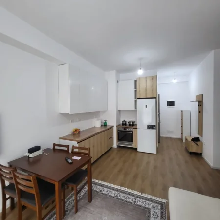 Tirane, jepet me qera apartament 2+1+Ballkon Kati 3, 80 m² 500 € (Kompleksi Kadiu)
