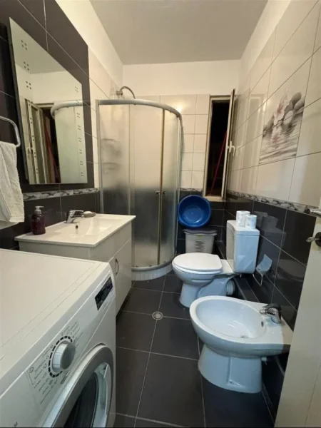 Tirane, jepet me qera apartament 2+1+Ballkon Kati 3, 86 m² 600 € (5 MAJI)