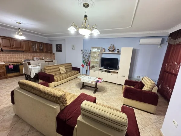 Tirane, jepet me qera apartament 2+1 , 130 m² 650 € (21 dhjetori)