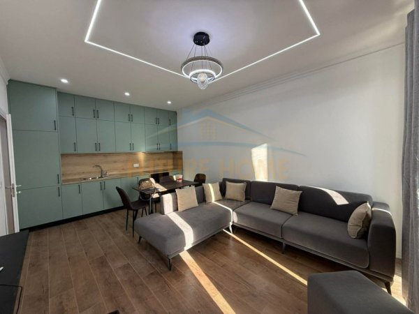 Tirane, jepet me qera apartament 1+1+Ballkon Kati 4, 65 m² 450 € (dogana)
