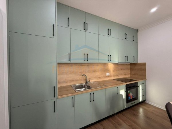 Tirane, jepet me qera apartament 1+1+Ballkon Kati 4, 65 m² 450 € (dogana)