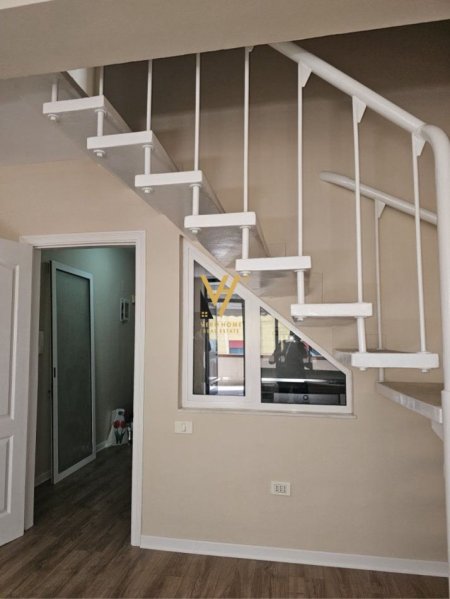 Tirane, jepet me qera apartament Dublex Kati 4, 130 m² 1.000 € (QENDER)