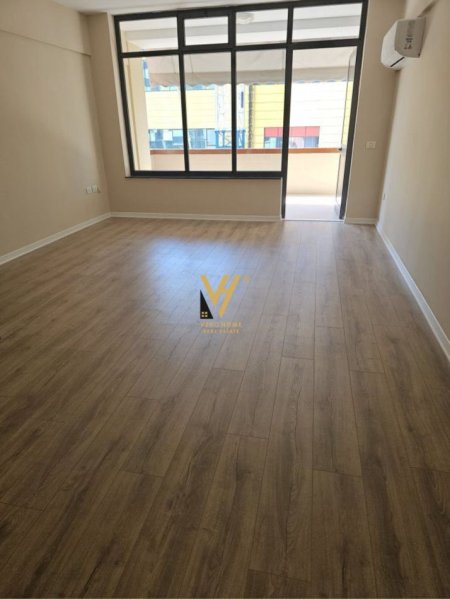 Tirane, jepet me qera apartament Dublex Kati 4, 130 m² 1.000 € (QENDER)