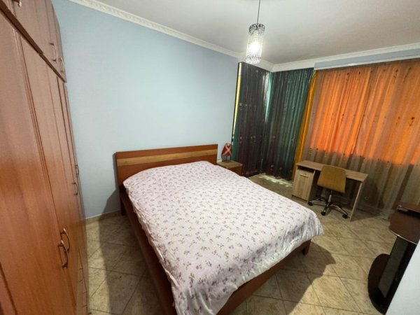 Tirane, jepet me qera apartament 2+1+Ballkon Kati 4, 130 m² 650 € (21 Dhjetori)