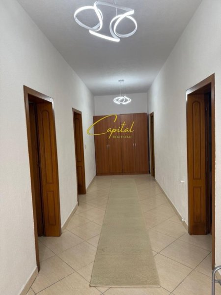 Tirane, jepet me qera apartament 2+1 Kati 2, 120 m² 450 € (VILAT GJERMANE)