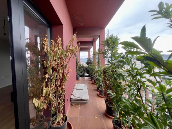 Tirane, jepet me qera zyre Kati 17, 160 m² 2.000 € 