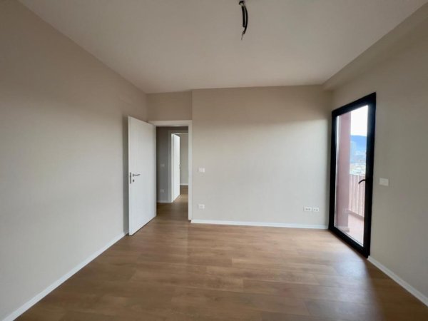 Tirane, jepet me qera zyre Kati 17, 160 m² 2.000 € 