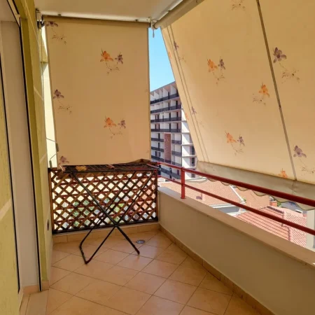 Tirane, jepet me qera apartament 2+1+Ballkon Kati 6, 125 m² 900 € (Komuna e Parisit)