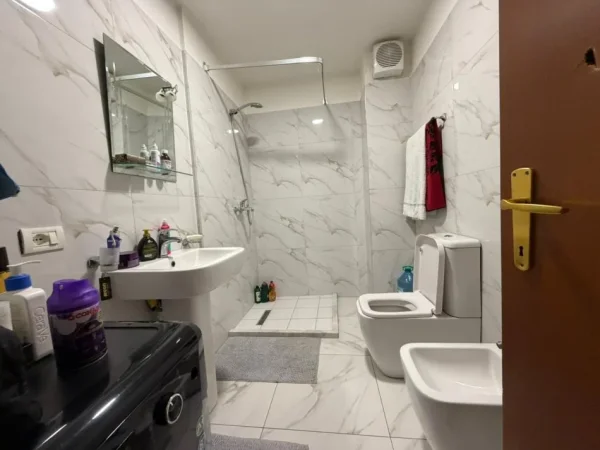 Tirane, shitet apartament 2+1 Kati 3, 122 m² 275.000 € (Kristal Center.)