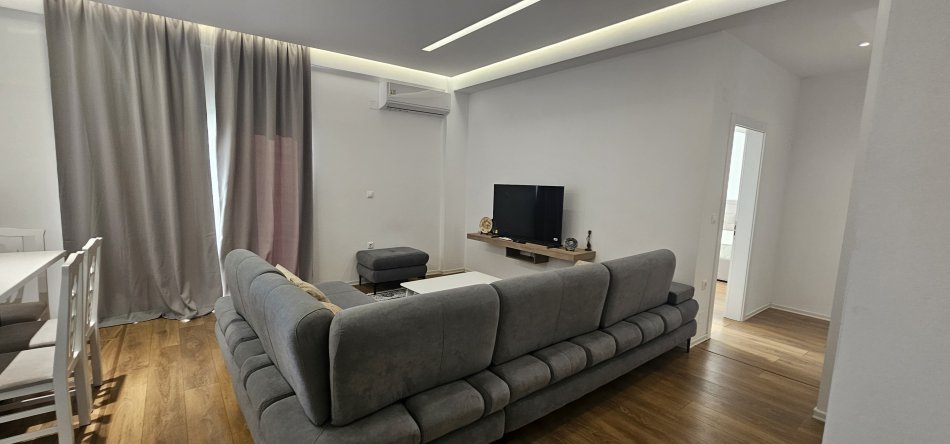 Tirane, jepet me qera apartament 3+1+Aneks+Ballkon Kati 1, 105 m² 550 € (Babrru)