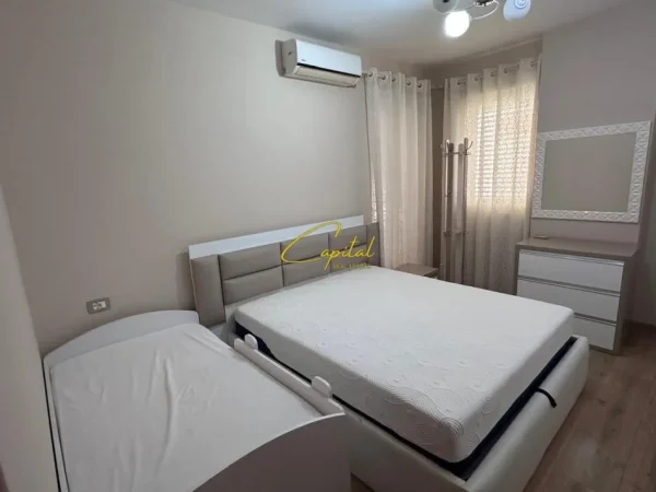 Tirane, jepet me qera apartament 1+1 Kati 2, 67 m² 520 € (YZBERISHT)