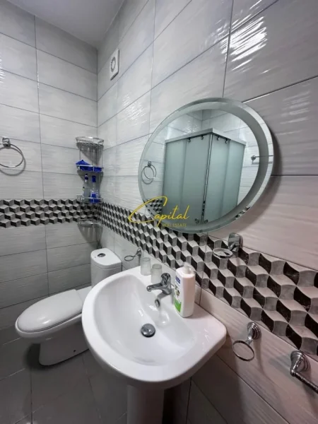 Tirane, jepet me qera apartament 1+1 Kati 2, 67 m² 520 € (YZBERISHT)