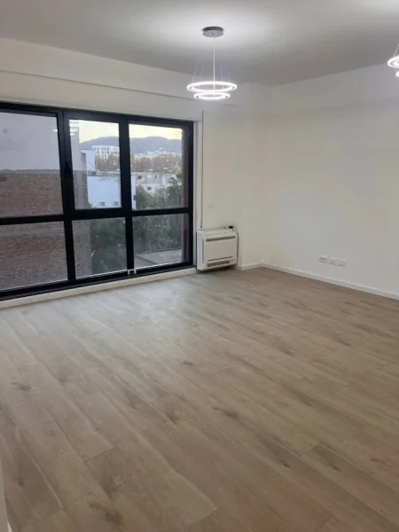 Tirane, jepet me qera zyre Kati 2, 70 m² 750 € (MYSLYM SHYRI)