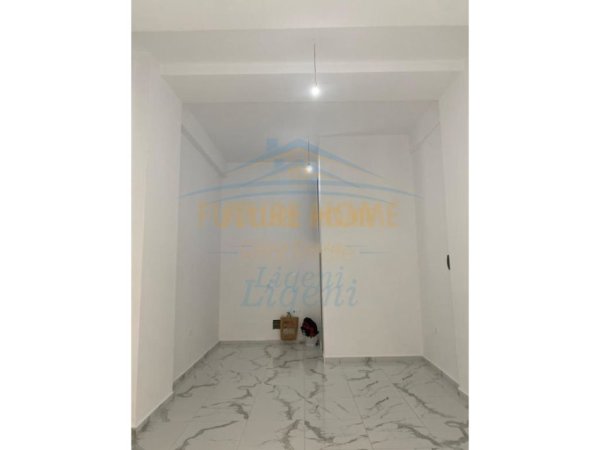 Tirane, shitet ambjent biznesi Kati 0, 33 m² 120.000 € (Rruga Brigada 8, Blloku)