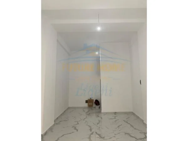 Tirane, shitet ambjent biznesi Kati 0, 33 m² 120.000 € (Rruga Brigada 8, Blloku)