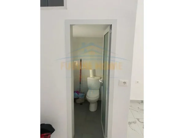 Tirane, shitet ambjent biznesi Kati 0, 33 m² 120.000 € (Rruga Brigada 8, Blloku)