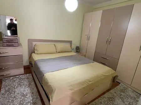 Tirane, jepet me qera apartament 1+1 Kati 0, 60 m² 400 € (porcelan)