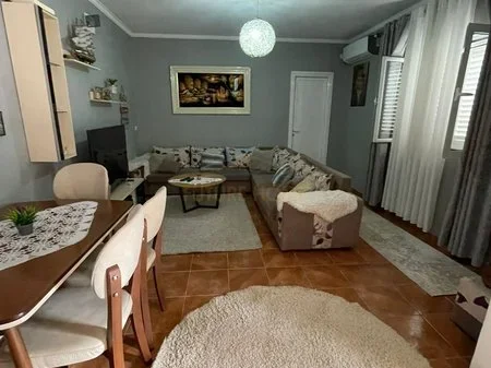 Tirane, jepet me qera apartament 1+1 Kati 0, 60 m² 400 € (porcelan)