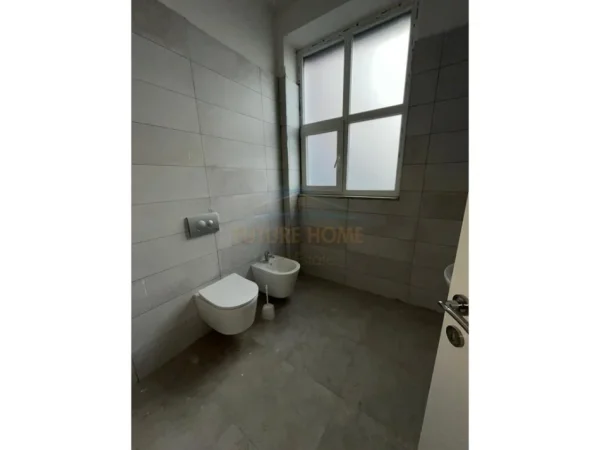 Tirane, shitet apartament 2+1+Ballkon Kati 1, 106 m² 191.000 € (PALLATI ME SHIGJETA HENKE)