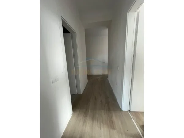 Tirane, shitet apartament 2+1+Ballkon Kati 1, 106 m² 191.000 € (PALLATI ME SHIGJETA HENKE)
