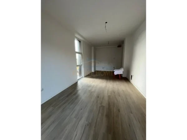 Tirane, shitet apartament 2+1+Ballkon Kati 1, 106 m² 191.000 € (PALLATI ME SHIGJETA HENKE)