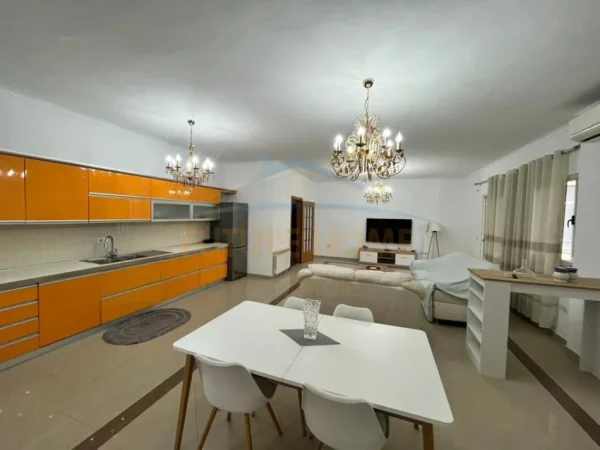 Durres, shitet apartament 2+1 Kati 3, 170 m² 180.000 € 