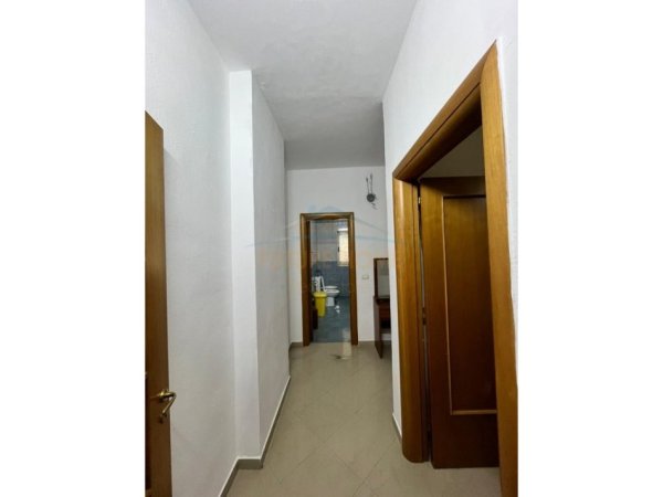 Durres, shitet apartament 2+1 Kati 3, 170 m² 180.000 € 