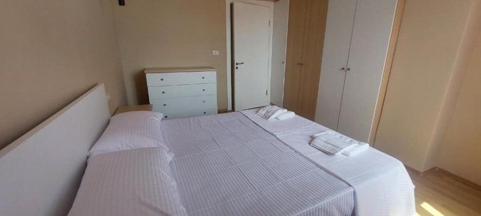 Tirane, jepet me qera apartament 1+1+Ballkon Kati 4, 70 m² 600 € (RRUGA E DIBRES)