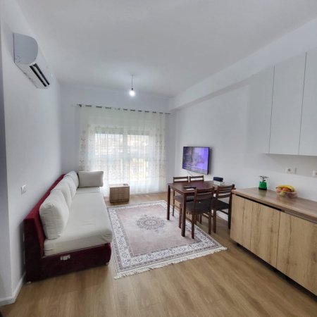 Tirane, jepet me qera apartament 2+1 Kati 3, 80 m² 500 € (ALI DEM)