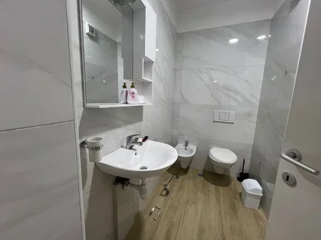 Qera, Apartamenti 1+1, Ish Tregu Elektrik, Tiranë.